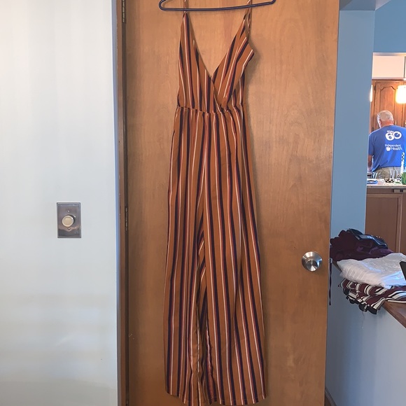 Rust colored jumpsuit with stripes and open back - Picture 3 of 4